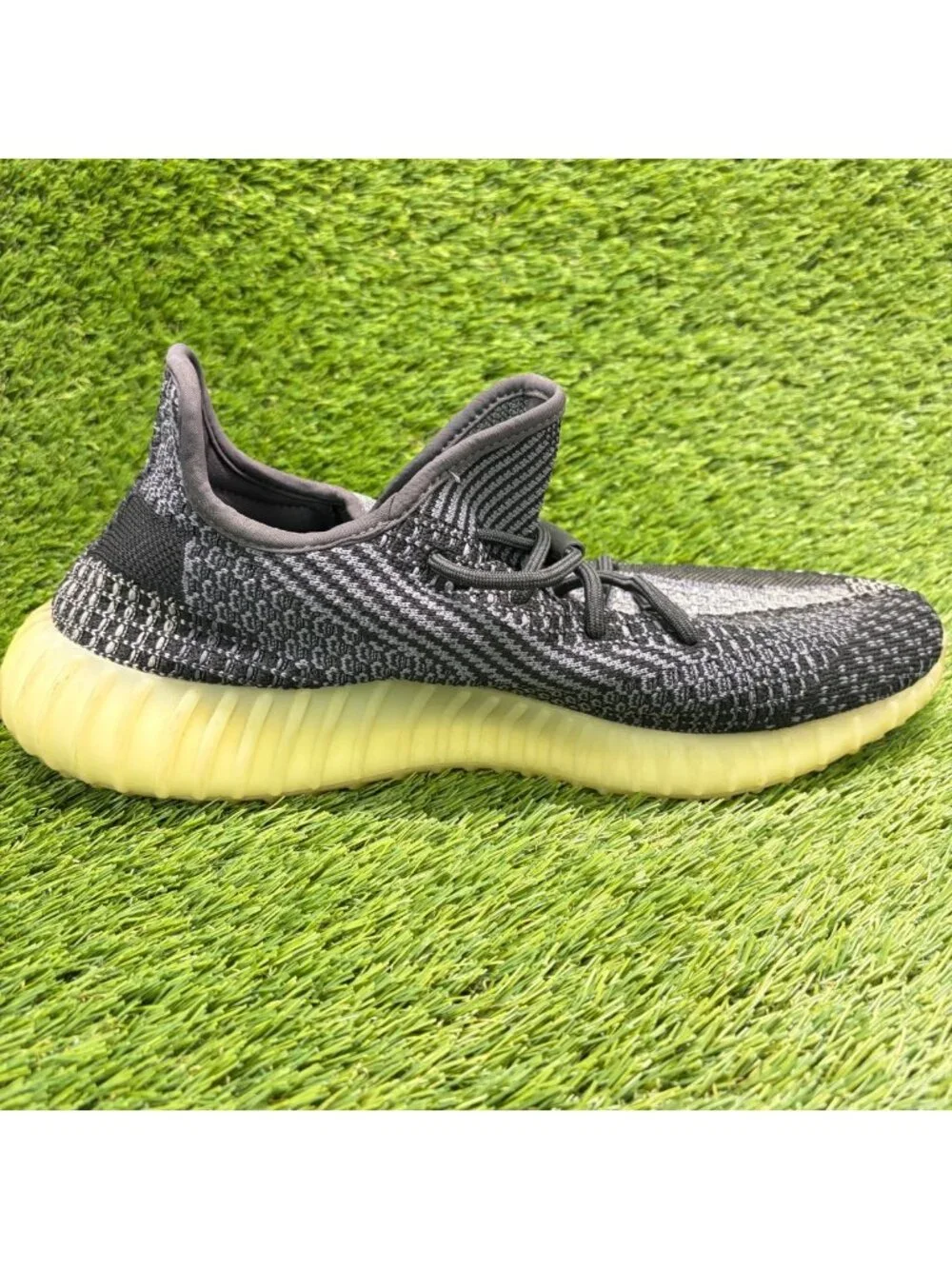 Adidas Yeezy Boost 350 V2 Carbon Mens Size 12 Bllack Running Shoes Sneakers